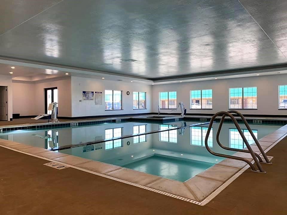 Cb&M Executive Suites Roosevelt Exterior photo
